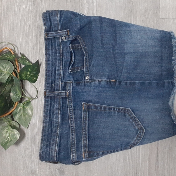 Gap High Rise Cut Off Short Short - Picture 2 of 9